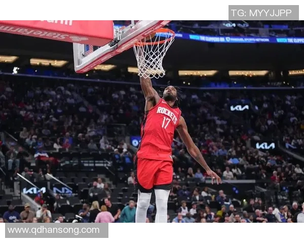 伊森持球强突 篮下起飞双手暴扣