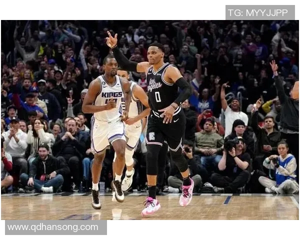 麦克丹尼尔斯强调只要迪文岑佐绕掩护出来 立即寻求其投篮机会 麦克丹尼尔斯强调只要迪文岑佐绕掩护出来 立即寻求其投篮机会